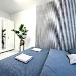 Moonlight Apartment ~ Self Check-In 24 ~ Parking & Lift