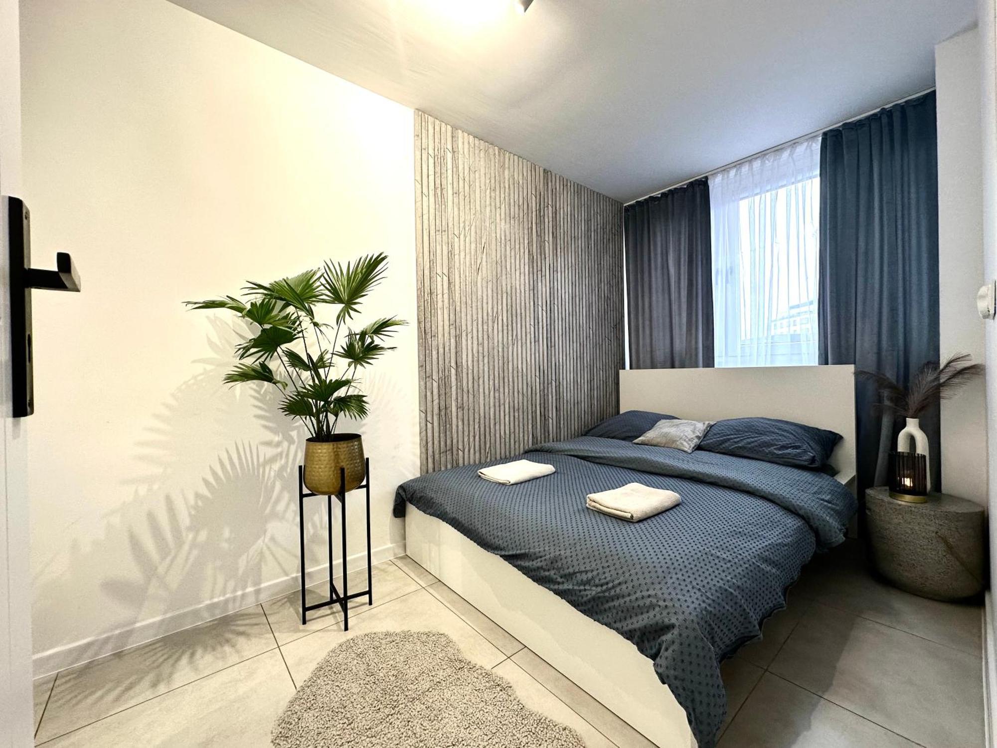 Moonlight ~ Self Check-in 24 ~ Parking & Lift Apartment
